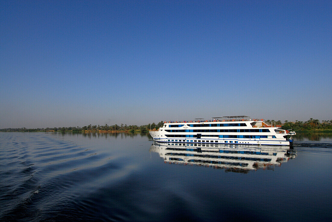 cruise on the Nile, cruise ship, Nile between Luxor and Dendera, Egypt, Africa