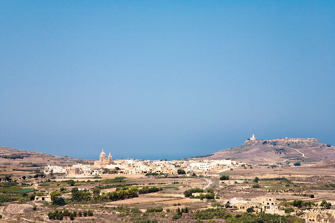 Blick auf die Stadt Rabat im Sonnenlicht, Gozo, Malta, Europa