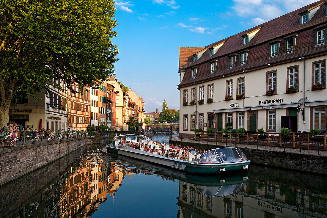 Rundfahrtschiff, Petite France, Straßburg, Elsaß, Frankreich