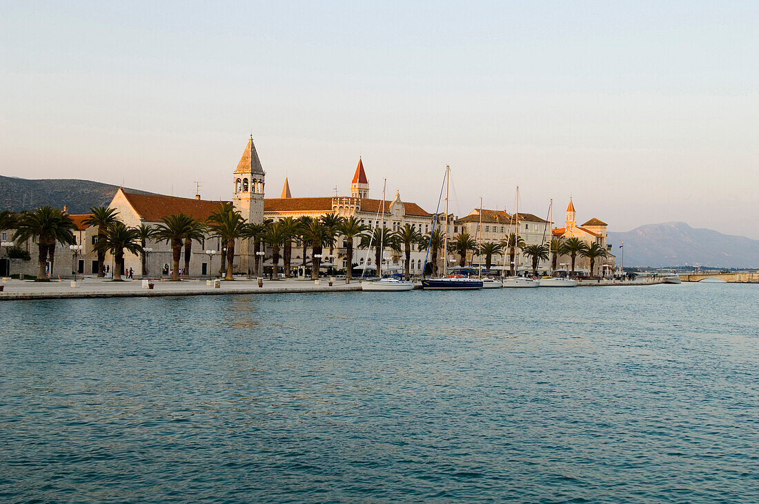 Trogir Hafen, Hafenstadt Trogir, Segeltörn, Kroatien