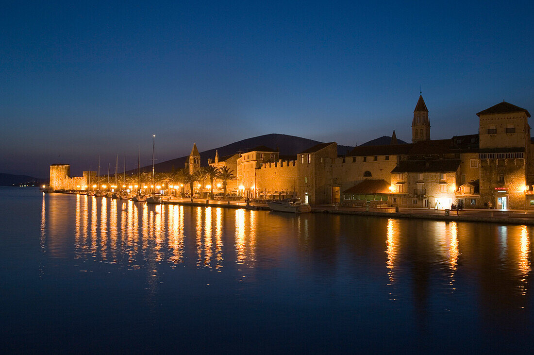 Trogir Hafen bei Nacht, Segeltörn, Kroatien