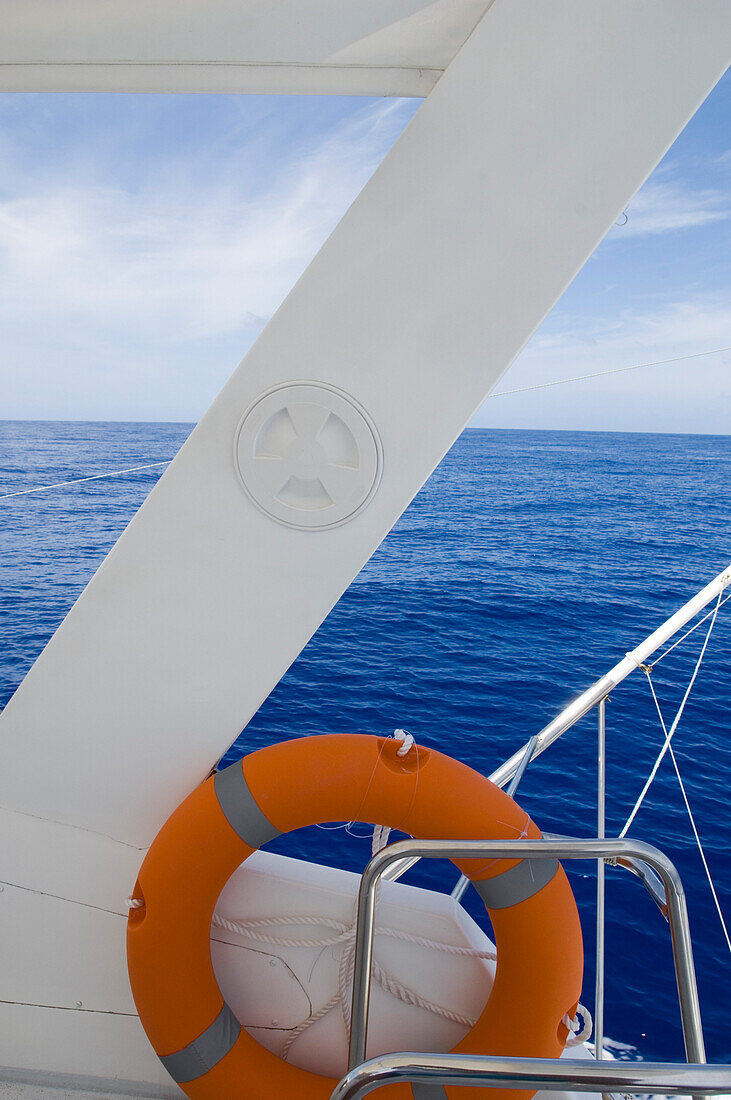 Ein Boot, Schiff mit Rettungsring, Hochseefischen, Mauritius