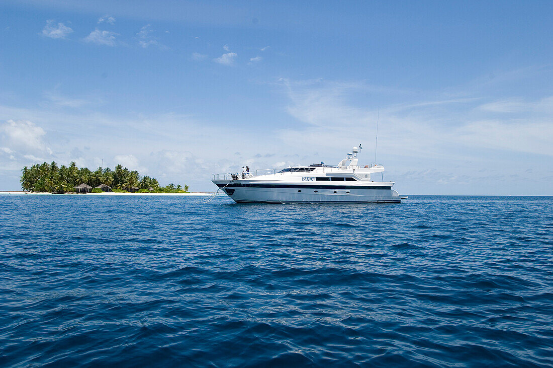 Luixusurlaub auf eine Privatinsel mit eigener Yacht, Rania Experience, Faafu Atoll, Malediven