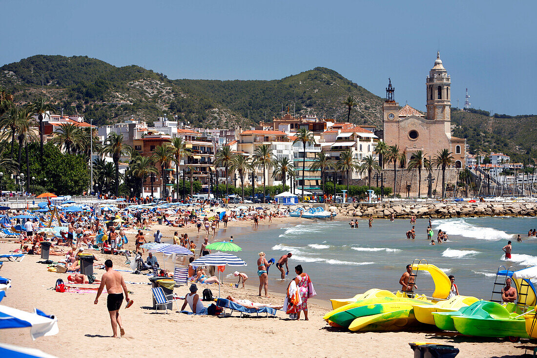 Strandleben, Sitges, Costa de Garraf, Katalonien, Spanien