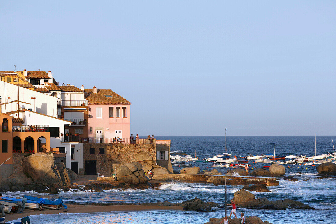 Stadtstrand, Calella de Palafrugell, Costa Brava, Katalonien, Spanien