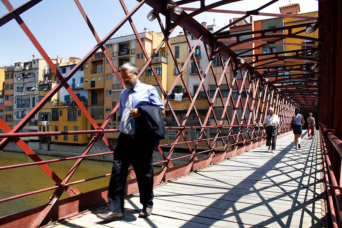 City view, Gustav Eiffel's Pont de les Peixateries, Girona, Catalonia, Spain