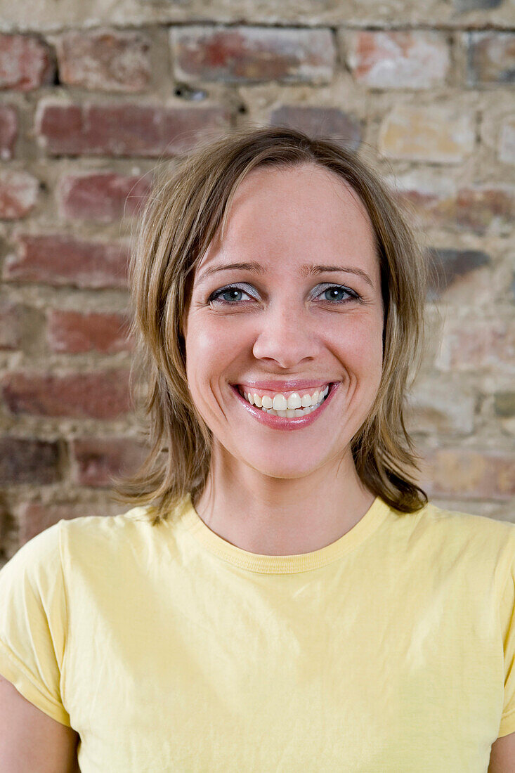 Mid adult woman laughing at camera, Düsseldorf, North Rhine-Westphalia, Germany