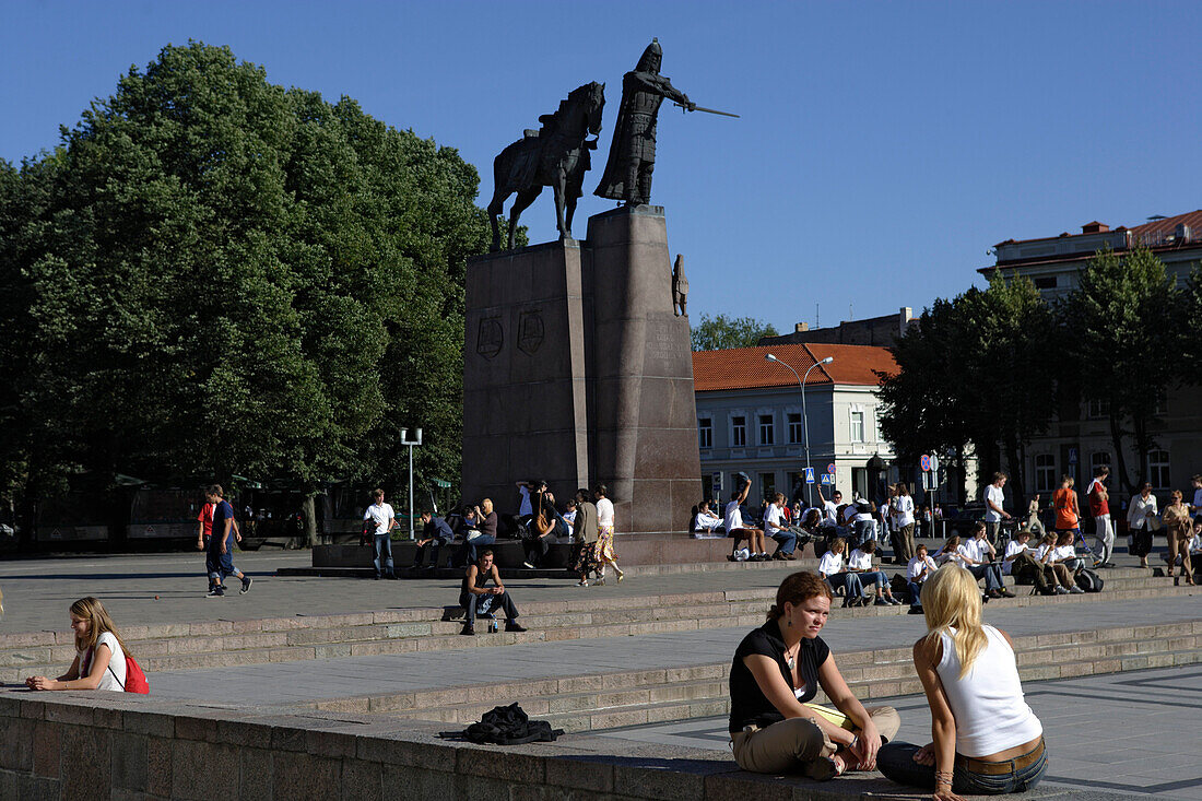 Kathedralenplatz mit dem Gediminas-Denkmal, Litauen, Vilnius