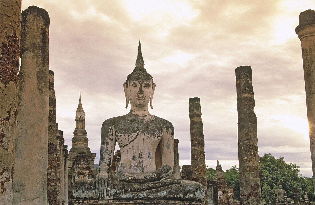 Buddha. Wat Mahathat. Sukhotai. Thailand