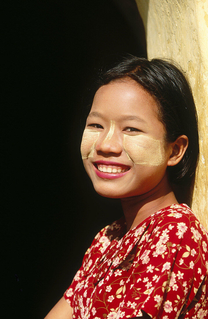 Young woman portrait. Maha-Aungmye Bonzan Monastery. Mandalay, Inwa (Ava). Myanmar (Burma).