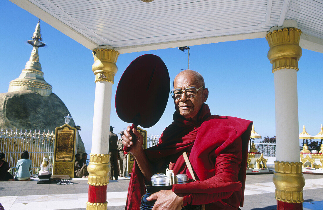 Old man portrait. Kyaik-Tiyo Pagoda (The Golden Rock). Kyaikto. Myanmar (Burma).