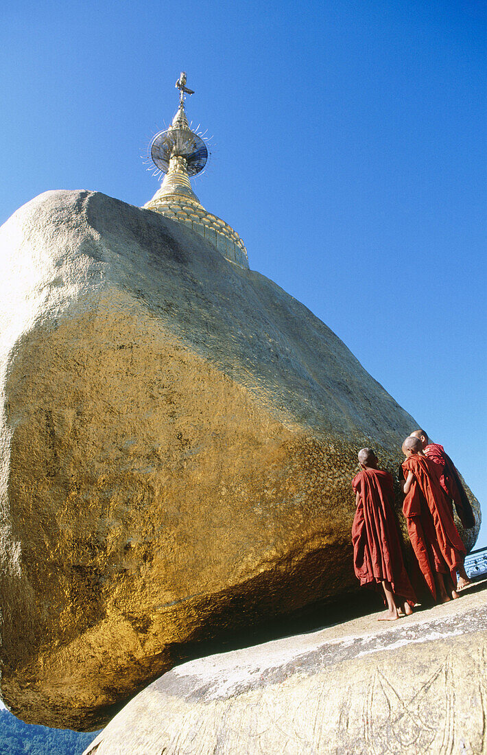 Kyaik-Tiyo Pagoda (The Golden Rock). Kyaikto. Myanmar (Burma).