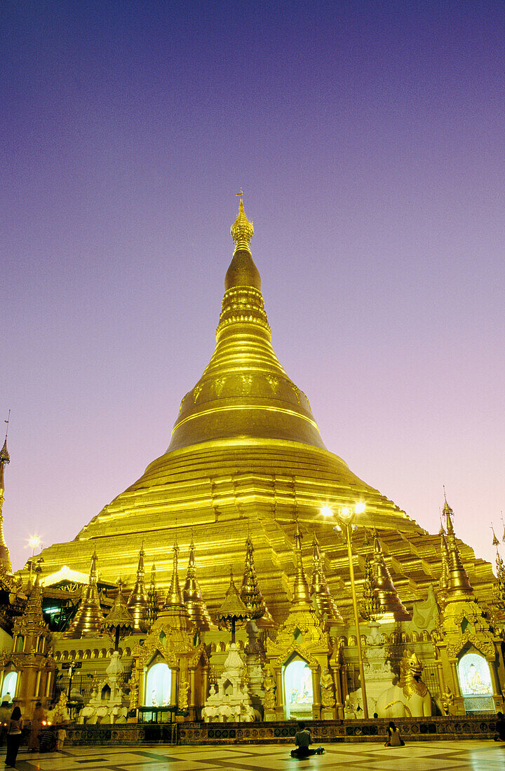 Shwedagon Pagoda. Yangoon (Rangoon). Myanmar (Burma).