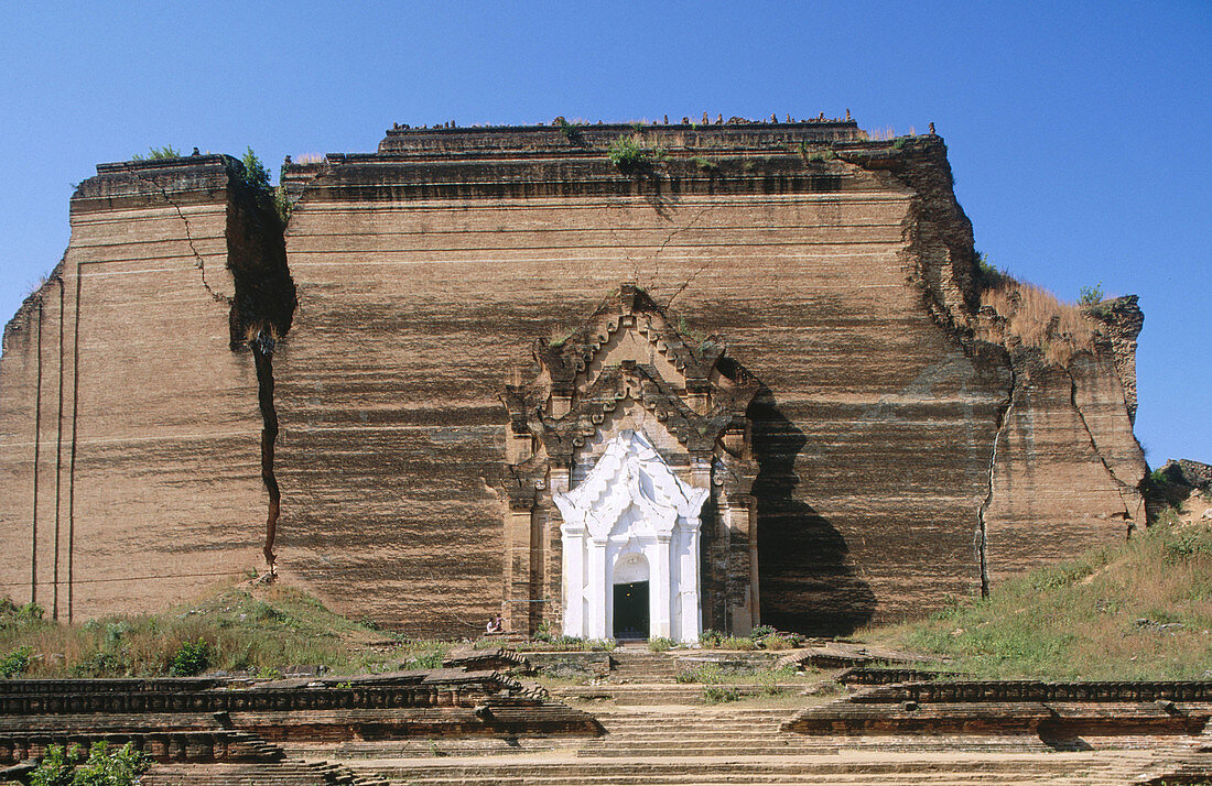 Mingun (Mantara Gyi) Pagoda. Mandalay Division. Myanmar (Burma).