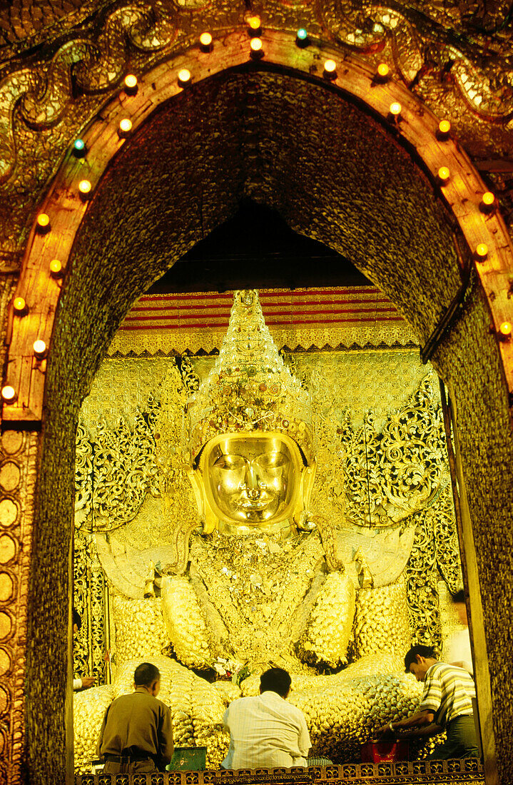 Maha Muni Pagoda. Mandalay. Myanmar (Burma).