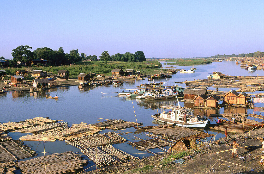 Irrawaddy (Ayeyarwady) river. Mandalay. Myanmar (Burma).