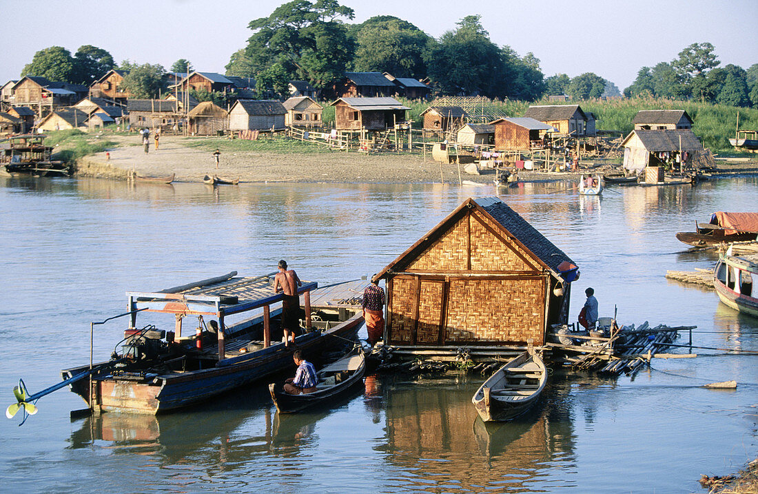 Irrawaddy (Ayeyarwady) river. Mandalay. Myanmar (Burma).