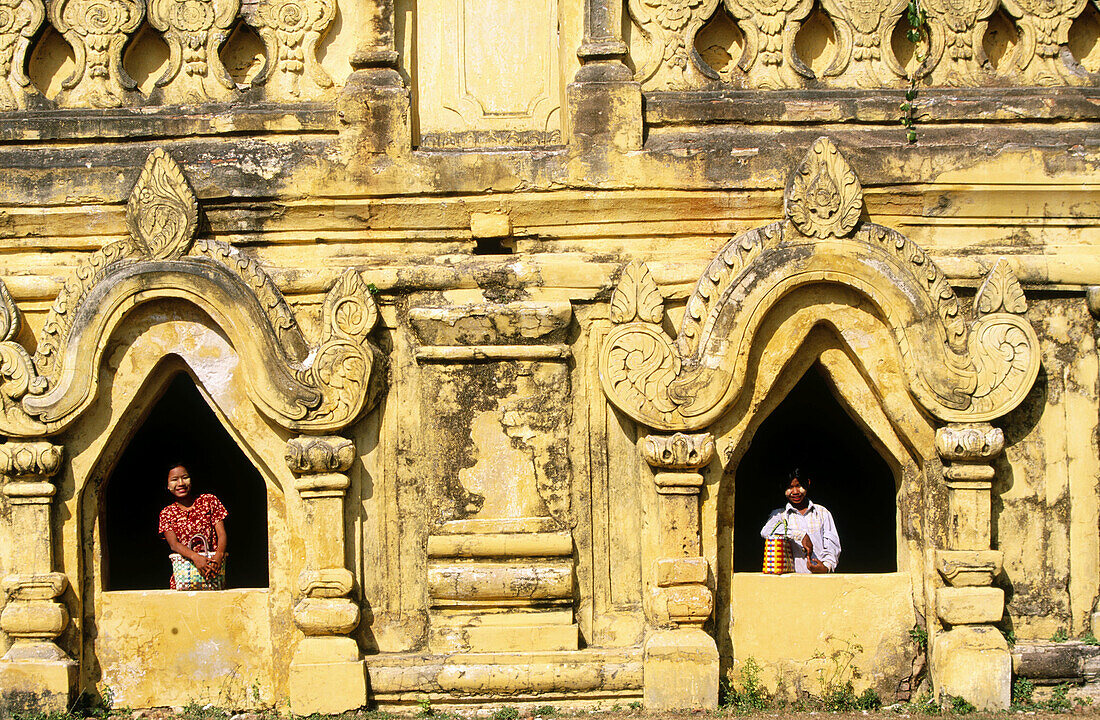 Young women portrait. Maha-Aungmye Bonzan Monastery. Mandalay, Inwa (Ava). Myanmar (Burma).