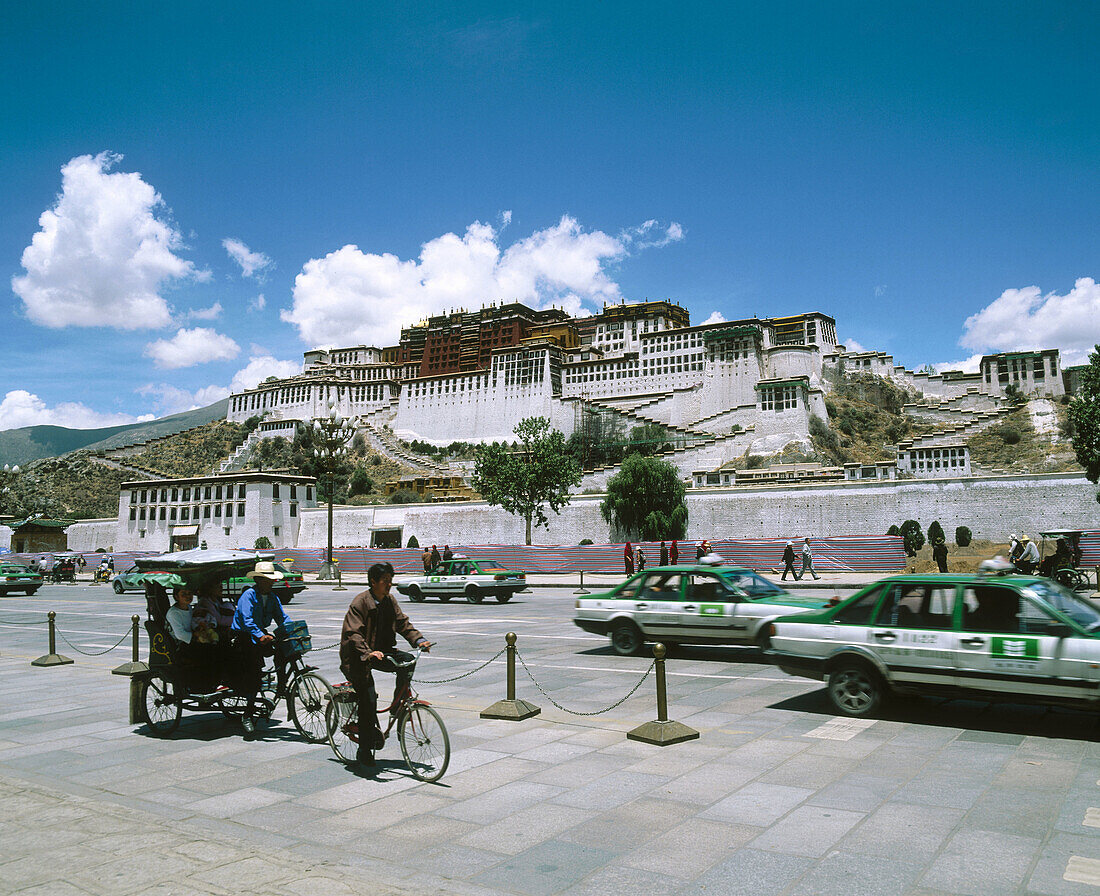 Potala Palace, exiled Dalai Lama s winter palace. Tibet