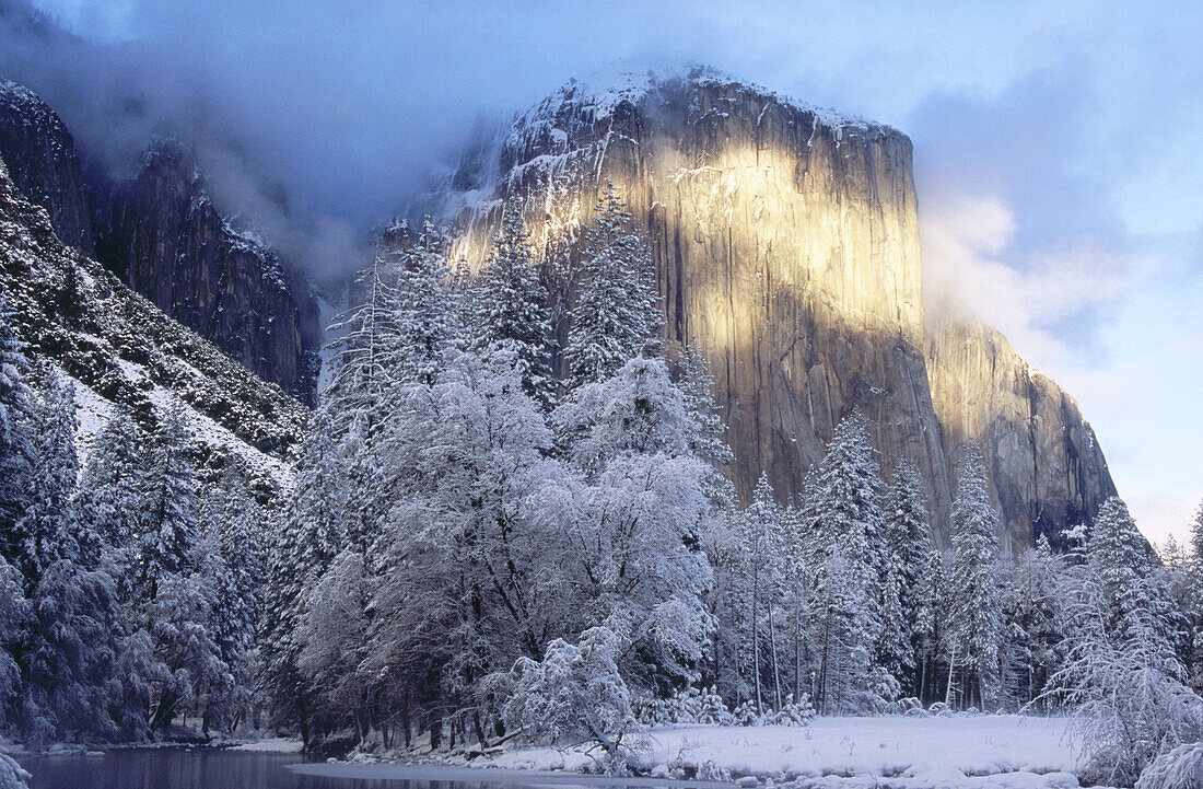 Alpenglow. Yosemite National Park. California. USA