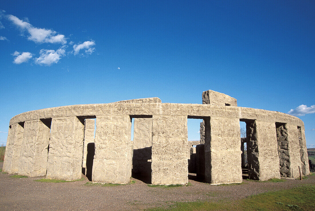 Stonehenge Memorial (Created by Sam Hill in 1918 as America s first WWI memorial). Maryhill. Washington. USA