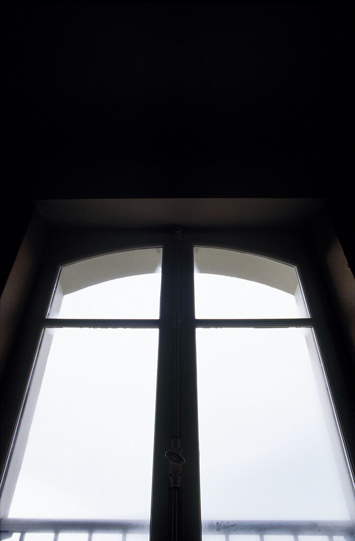  Close up, Close-up, Closed, Color, Colour, Concept, Concepts, Daytime, Half-light, Height, Indoor, Indoors, Inside, Interior, Shut, Tall, Vertical, View from below, Window, Windows, G85-198859, agefotostock 