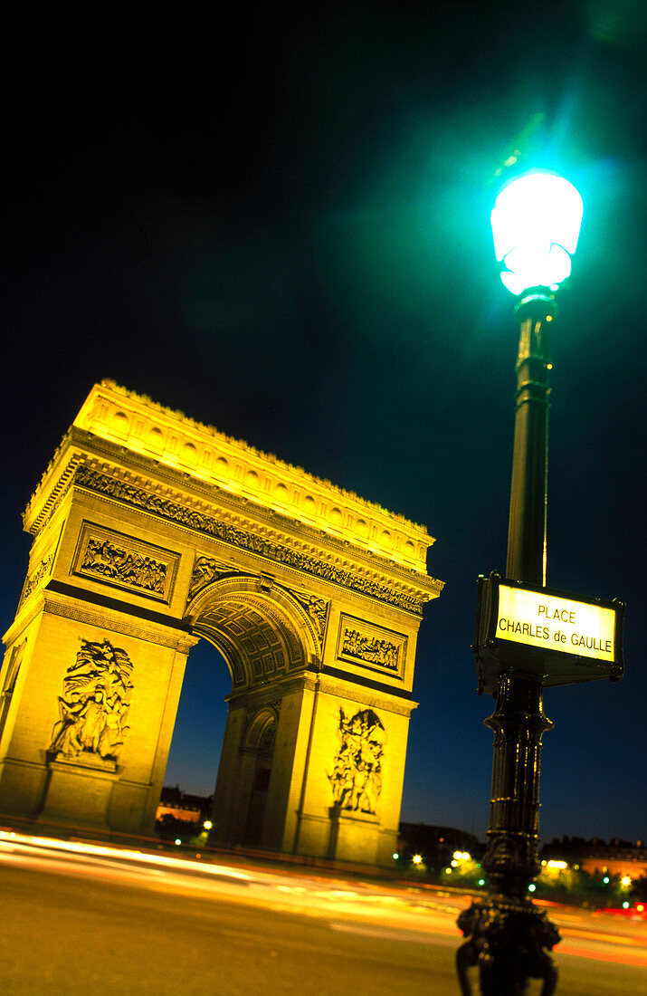 Arc de Triomphe in Plaza Charles de Gaulle. Paris. France