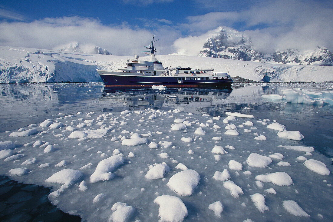 Motor yacht Itasca . Antarctica