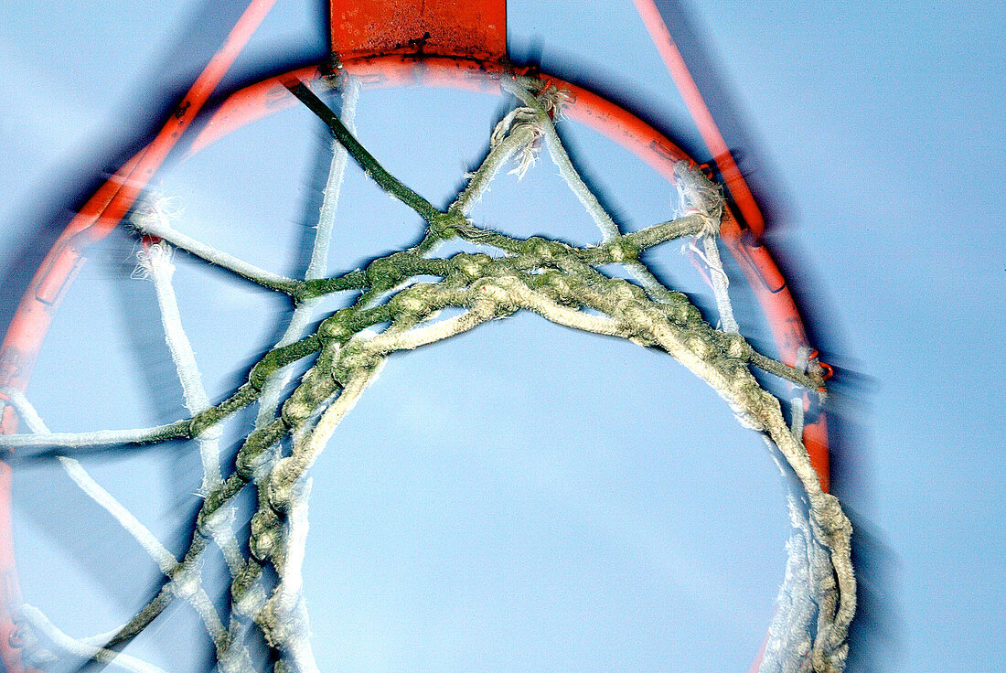  Aussen, Basketball, Detail, Details, Draussen, Farbe, Freizeit, Froschperspektive, Horizontal, Konzept, Konzepte, Nahaufnahme, Nahaufnahmen, Netz, Netze, Ring, Ringe, Sport, Symbolisch, Tageszeit, Ziel, Ziele, CatAccess, CatV8, G96-610169, agefotostock 