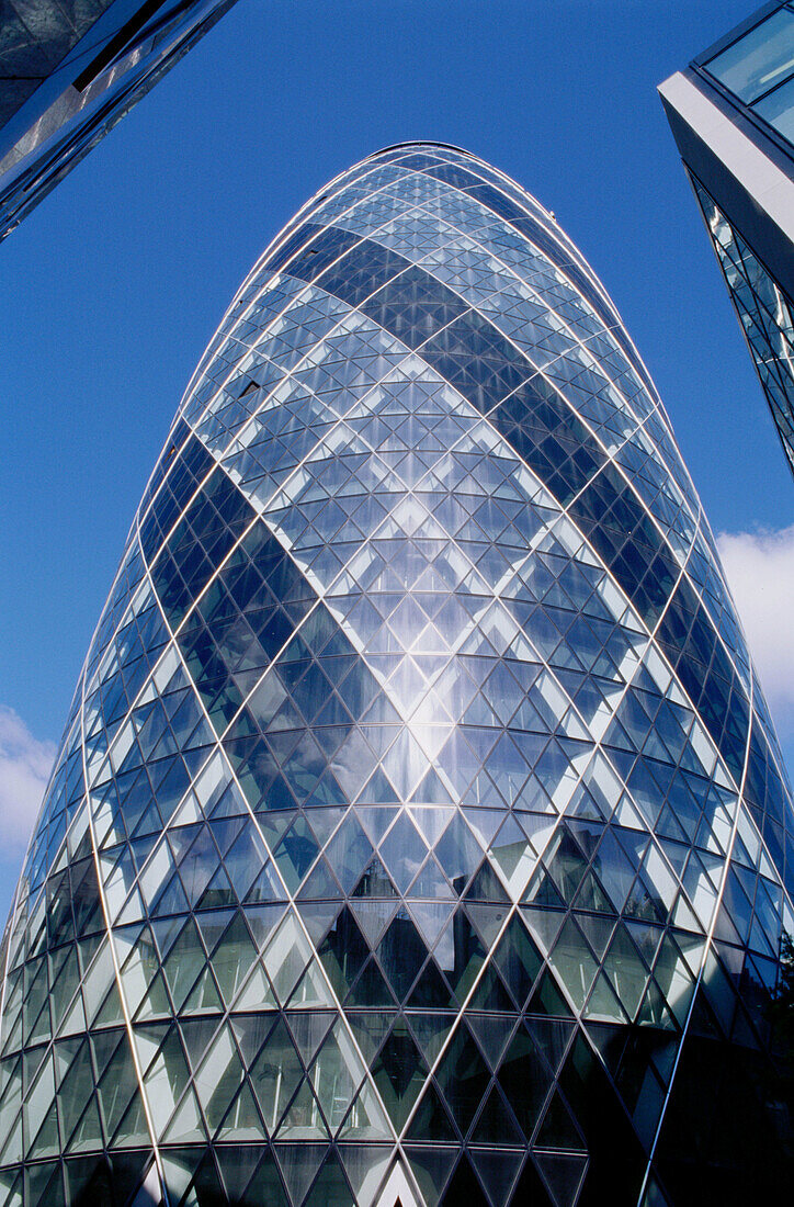 30 St Mary Axe (Swiss Re Headquarters), by Norman Foster. London. England