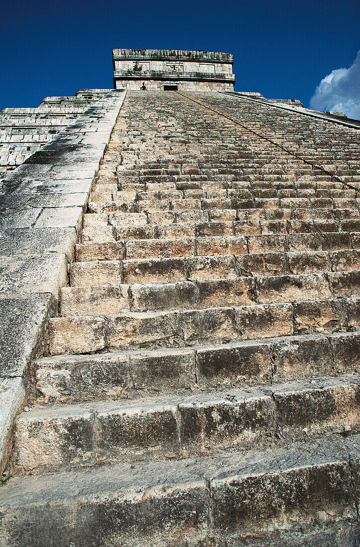 The Castle (Pyramid of Kukulcan). Chichén Itzá. Mexico