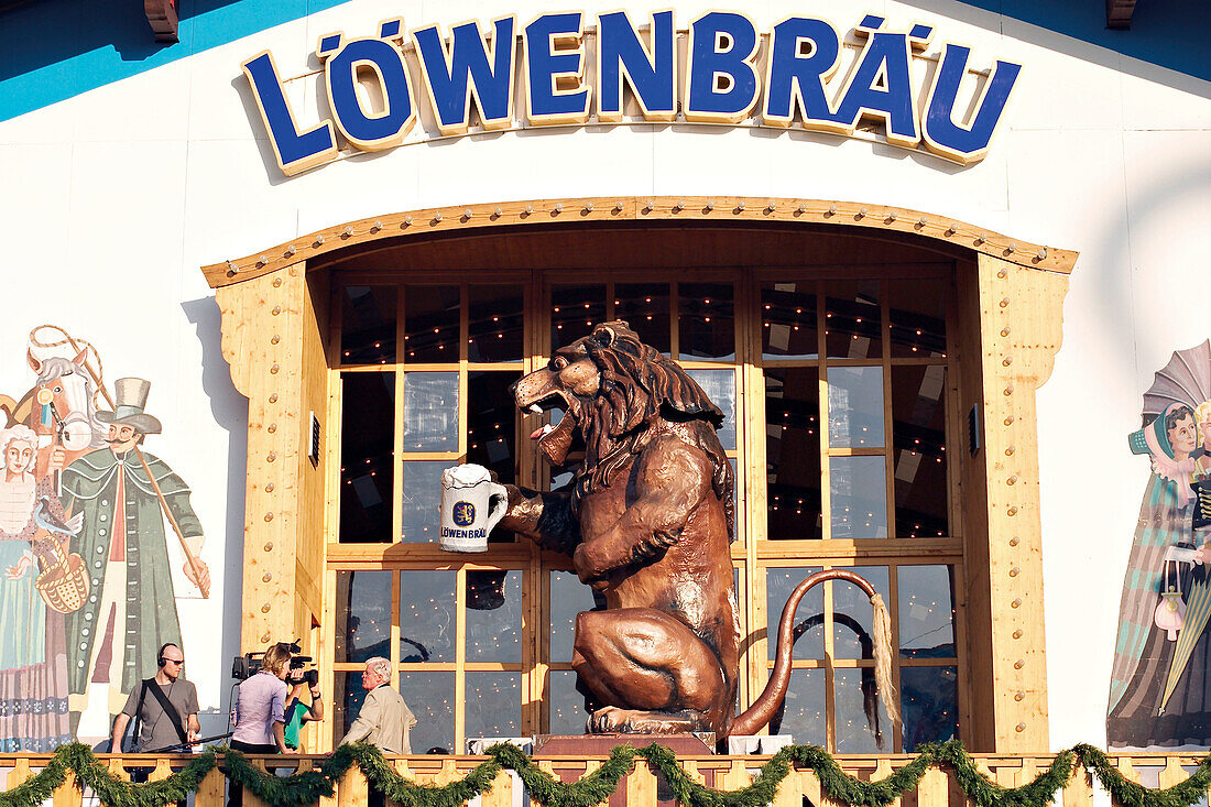 Munich October Festival. Löwenbräu beer tent