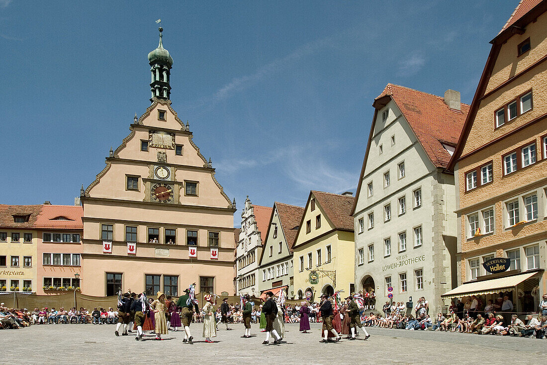 Traditional dance in Rothenburg ob der Tauber. Mittelfranken, Bavaria. Germany