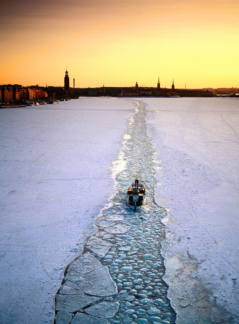 Channel through the ice. Stockholm. Sweden
