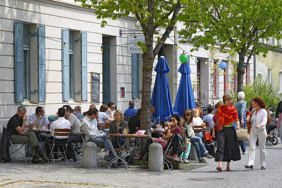 People sitting at outdoor seating of the restaurant Am Kloster, Haidhausen, Munich, Bavaria, Germany