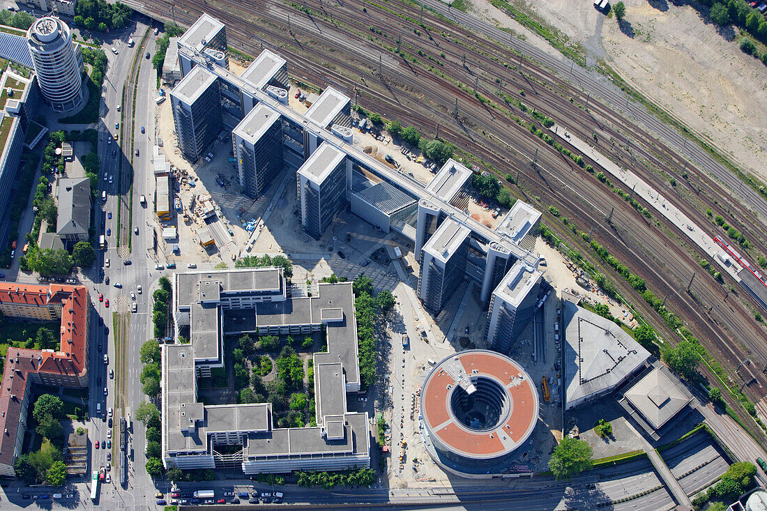 Luftaufnahme des Ten Towers Telekom Centers in Haidhausen, München, Bayern, Deutschland