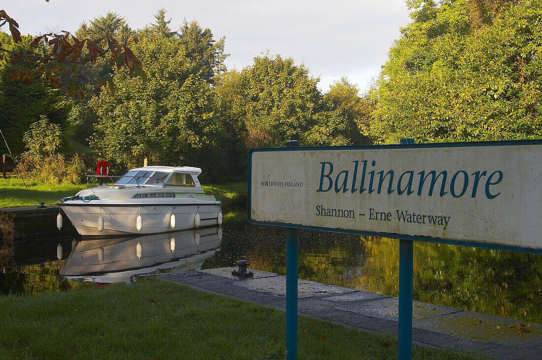 Außenaufnahme, Shannon & Erne Waterway, Public Marina, Ballinamore, County Leitrim, Irland, Europa