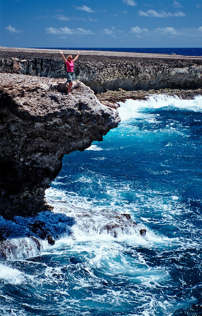 Woman and surging billows, Netherlands Antilles, Bonaire, Caribbean Sea, Washington Slagbaai National Park, Supladó