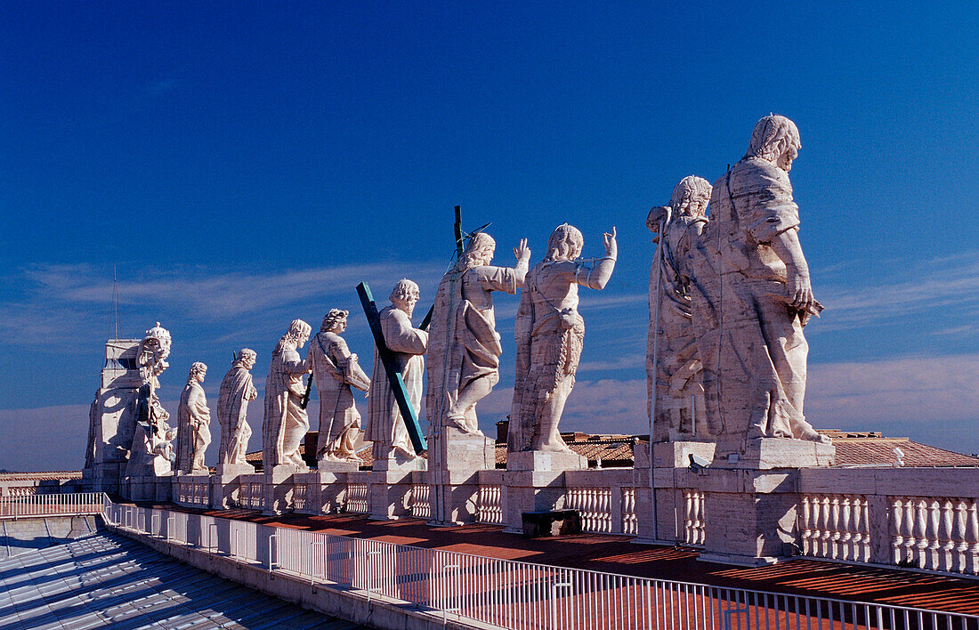 Statues of saints, St Peters Basilica, Italy, Rom, Vatikanstadt