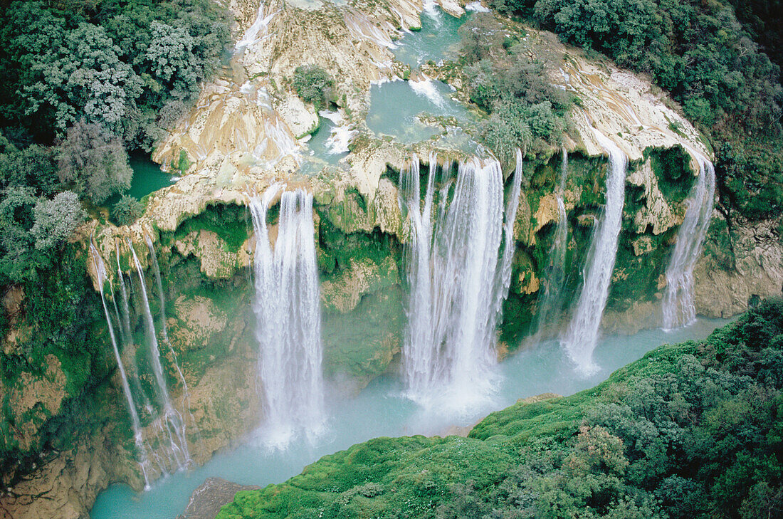 Tamul waterfall. Huasteca Potosina. … – License image – 70163735 lookphotos