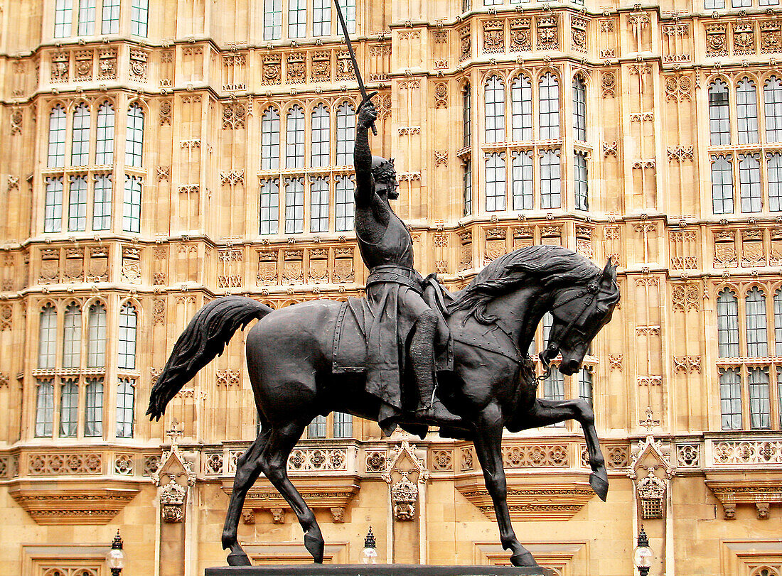 Statue of Richard III in front of the Houses of Parliament. London. England