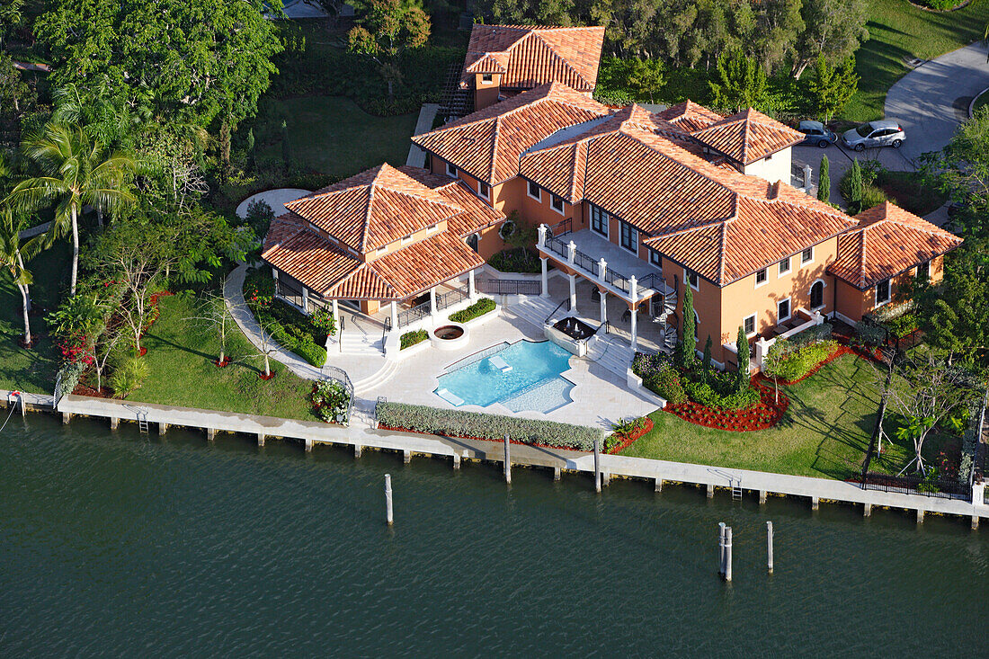 Luftaufnahme von Luxusvilla in Coral Gables, Miami, Florida, Vereinigte Staaten, USA
