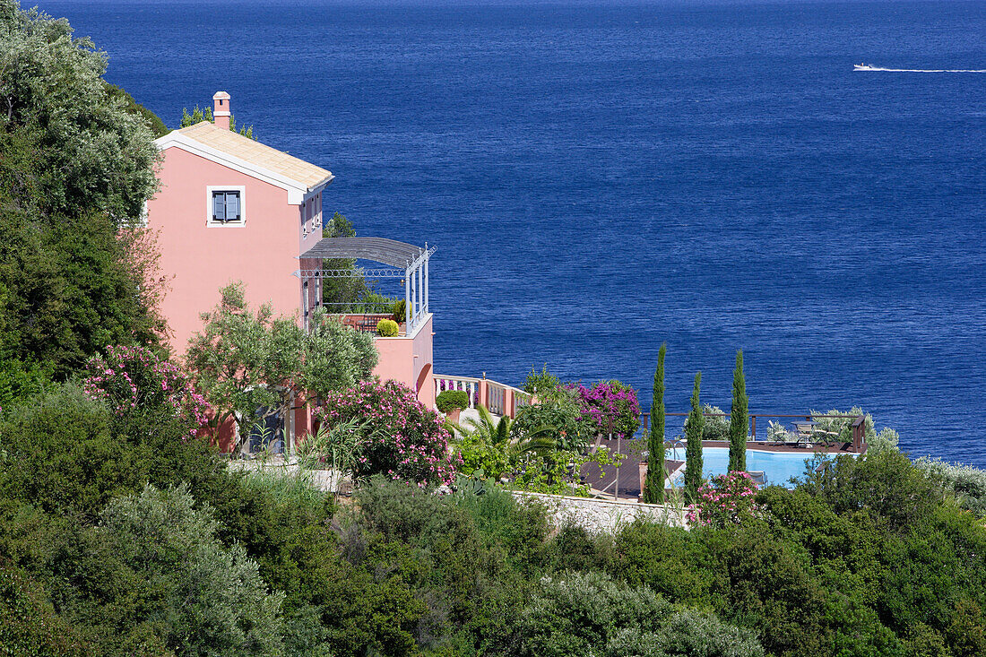 Korfu, Haus mit Meerblick in Pyrgi, Ionische Inseln, Griechenland