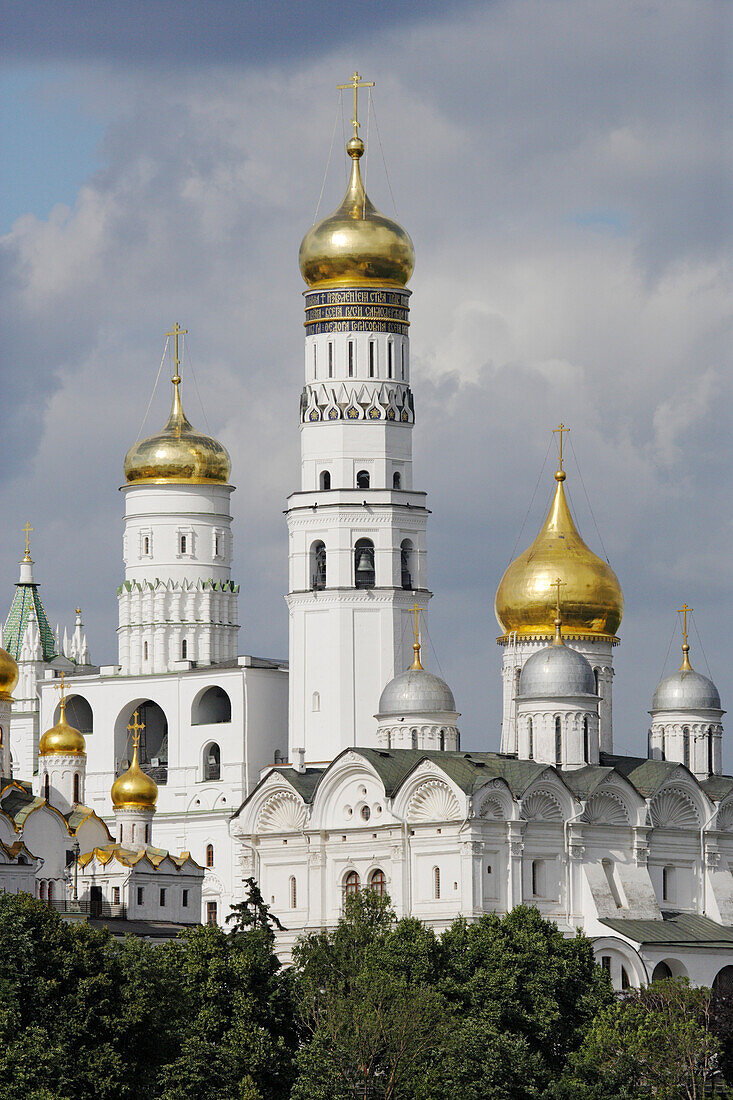 The Kremlin, Iwan the Great bell tower and Cathedral of the Archangel Michael, Moscow, Russia