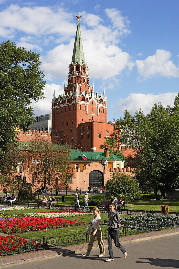 Alexander Garten und Dreifaltigkeitsturm des Kreml, Moskau, Russland