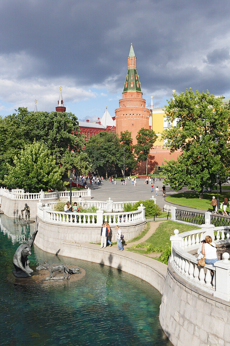 Waterworks between Alexander garden and Manege square and the Arsenal tower in the back, Moscow, Russia