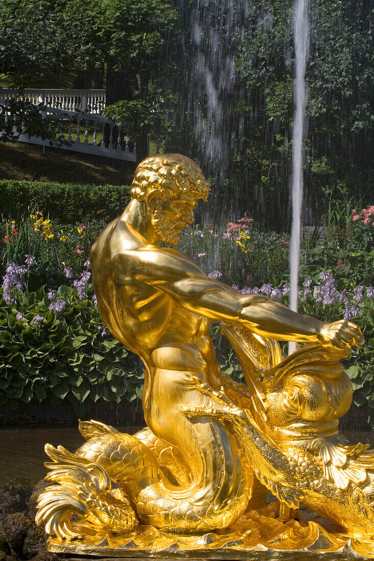 Samson Brunnen im Schlosspark von Peterhof, St. Petersburg, Russland