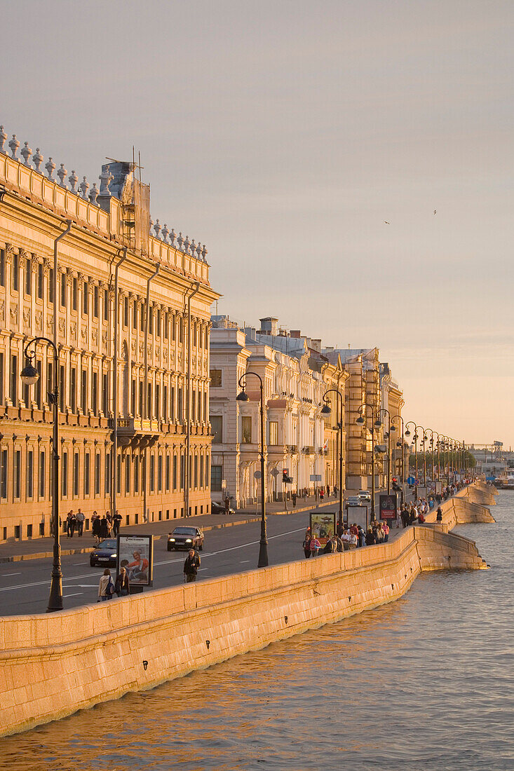 Newa und Dvortsovaya Ufer mit Marmorpalast, Sankt Petersburg, Russland