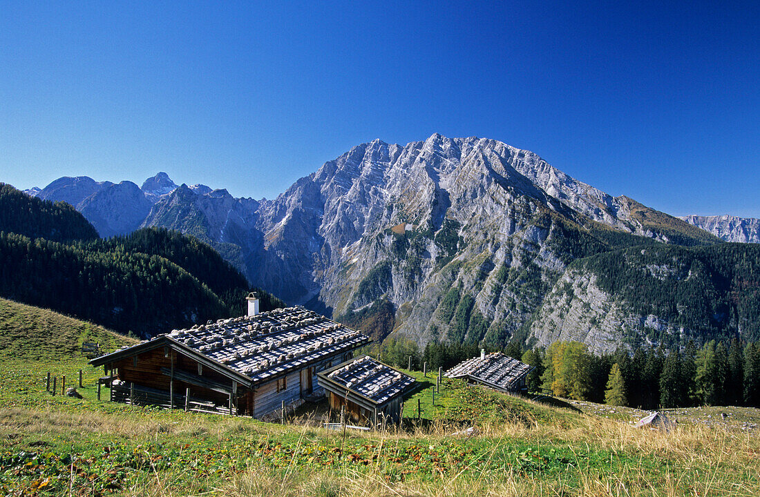 Almhütten mit Watzmann, Berchtesgadener Alpen, Berchtesgaden, Bayern, Deutschland