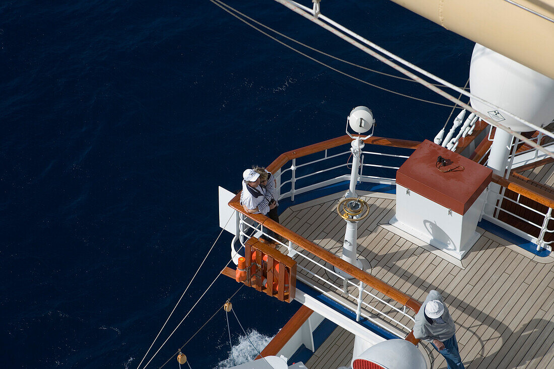 Blick von Plattform am Mast auf Deck von Großsegler Royal Clipper, nahe Ponza, Pontinische Inseln, Italien, Europa